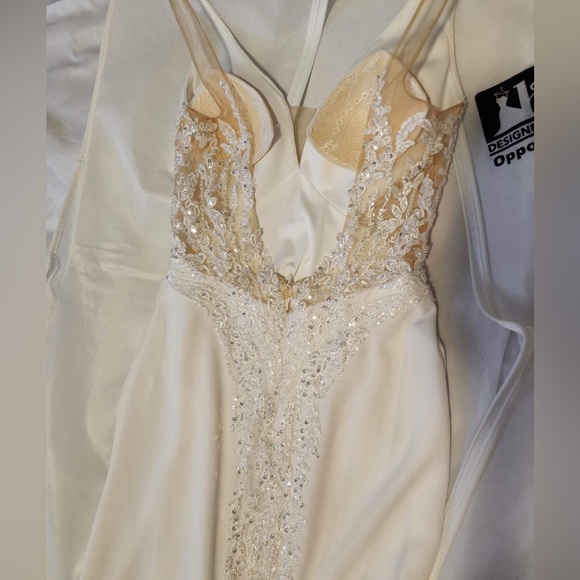 Low back fitted wedding dress 🤍 brand new never worn - Picture 7 of 7